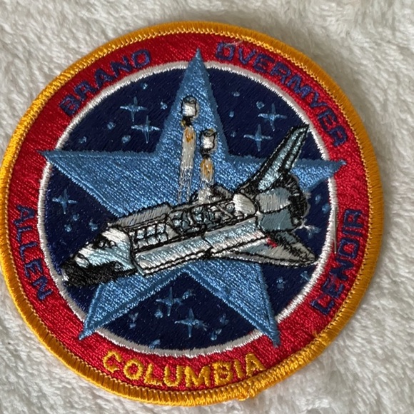 Vintage Patch Collection - Hockey, Shamrock, Space Shuttle - Picture 2 of 7